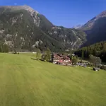 Alpenhotel Badmeister Flattach