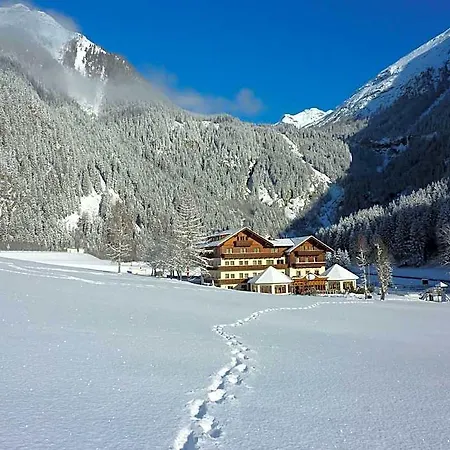 Alpenhotel Badmeister Hotel Flattach
