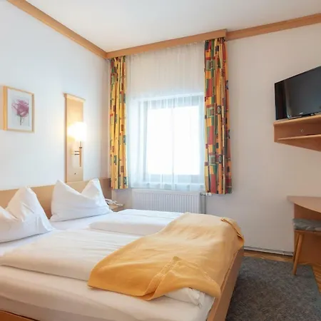 Alpenhotel Badmeister Hotel Flattach