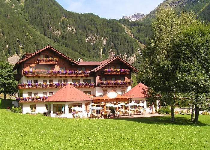 Alpenhotel Badmeister Flattach